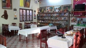 library and food for sale at Vegetarian in the Golden Age in Vientiane