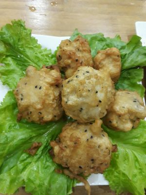Deep fried cauliflower  at Vegetarian in the Golden Age in Vientiane