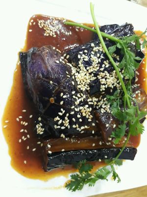 Aubergine with sesame at Vegetarian in the Golden Age in Vientiane