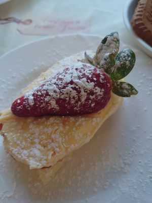 Vegan Victoria sponge at Manvell Farm Tea Room in Walgrave