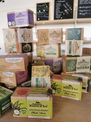 Jabones naturales zorro d'Avi at Lo Que Diga Lola in Coslada