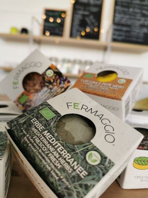 Quesitos gourmet de anacardos  at Lo Que Diga Lola in Coslada