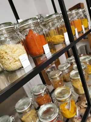 Especias a granel  at Lo Que Diga Lola in Coslada