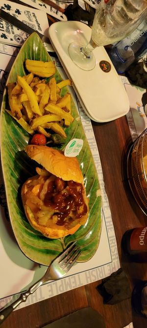 VVQ Burger, I also added some mustard at The Irish Temple - Ibiza in Madrid