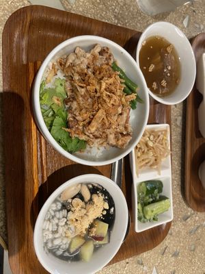 Chicken rice lunch meal set   at Ming-Teng HAO HAO in Tokyo
