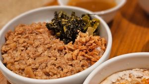 mince and rice at Ming-Teng HAO HAO in Tokyo