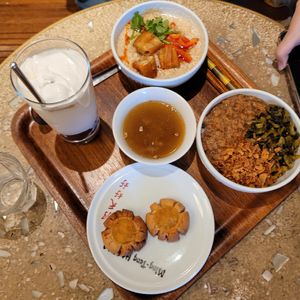Food as served at Ming-Teng HAO HAO in Tokyo