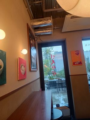 Seating arrangement at Ming-Teng HAO HAO in Tokyo