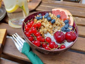 Cold açai bowl with fresh and frozen berries (9€) at Café Auszeit in Fulda
