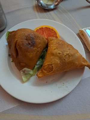 Samosa (involtini fritti ripieni) at Ristorante Indiano in Gallarate