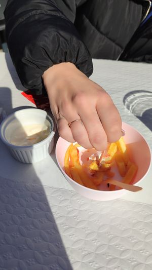 Patatas y alioli at Km-0 in Ourense