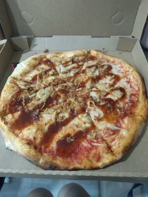 Beaucoup de sauce, peu de garniture.. at Pidz in Paris