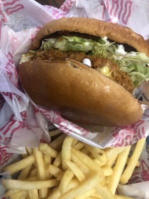 Garlicious chick’n burger  at Dirty Vegan - Barcode Street Food in Oslo