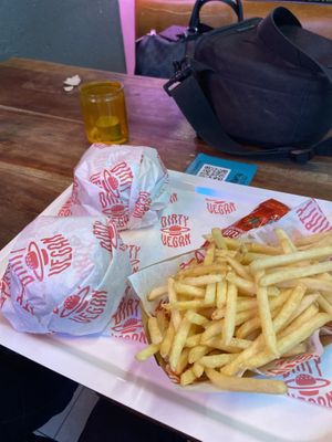 🍔🌱❤️  at Dirty Vegan - Barcode Street Food in Oslo