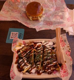 Garlic burger and garlic loaded fries at Dirty Vegan - Barcode Street Food in Oslo