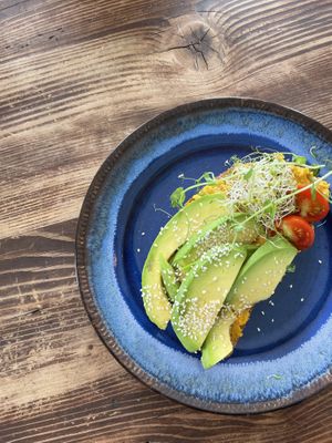 Broodje hummus & avo  at Van Gogh Specialty Coffees in Willemstad
