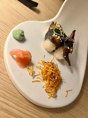 Another shiitake nigiri 🙈🤤  at MUDRA Plant Based  in Madrid