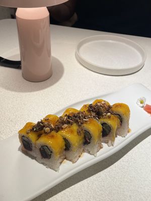Uramaki de mango  at MUDRA Plant Based  in Madrid