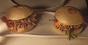 Baos de entrante at MUDRA Plant Based  in Madrid