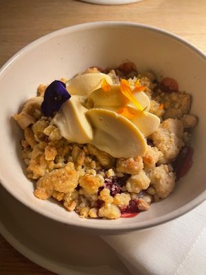Berry crumble - with apples, pears, berries, and passion fruit at MUDRA Plant Based  in Madrid