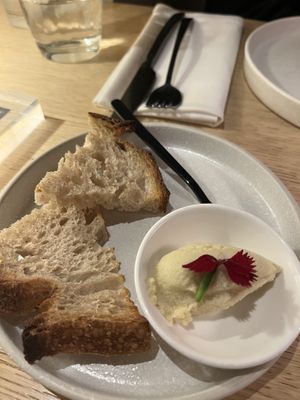 aperitivo (manteca de coco y almendra)  at MUDRA Plant Based  in Madrid