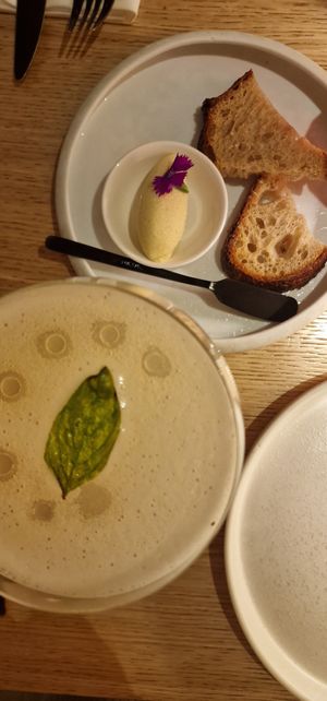 Cocktail à l'huile de truffe at MUDRA Plant Based  in Madrid