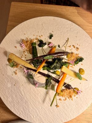 Black & White (avec tahini de sesames noir et blanc)  at MUDRA Plant Based  in Madrid