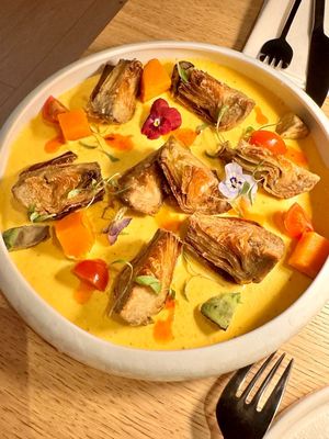 Tiradito de alcachofas  at MUDRA Plant Based  in Madrid