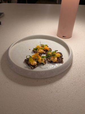 Entré : seed crackers with pepper aioli at MUDRA Plant Based  in Madrid