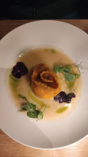 Nos regalaron menú degustación y estaba todo buenísimo at MUDRA Plant Based  in Madrid