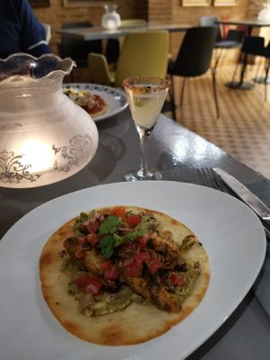 Flatbread at Amberes The Vegetarian Wine And Cocktail Bar in Valencia