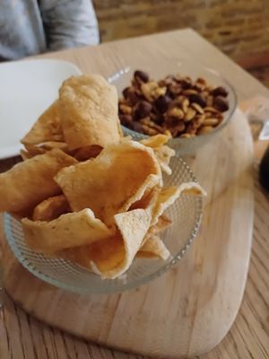 Casava chips and roasted nuts at Amberes The Vegetarian Wine And Cocktail Bar in Valencia