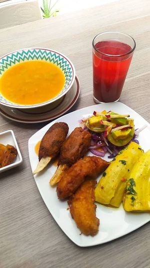 VEGAN MONDAY 13th
Chickpea soup
Macaroni with legumes
Fresh salad
Heavenly banana
Grain bonbons
Tamarind nectar or guarapo
Carrot cake at Las Veganas in Medellin