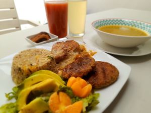 Vegan thursday 16th
Cream of pumpkin cream
Winter eggplant
Love quinoa
Fresh salad
Grain nuggets
Strawberry  nectar or guarapo 
Carrot cake at Las Veganas in Medellin