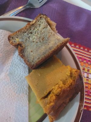 yummy, healthy cakes at Las Veganas in Medellin