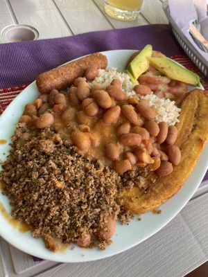 Bandeja Paísa  at Las Veganas in Medellin