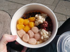 Sweet taro balls (芋圓 豆満足) at Taiwan Ten Cafe  in Tokyo