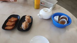 Carrot cake, fried taro and tea at Shan Vege Dimsum 膳济素食点心楼 in Johor Bahru