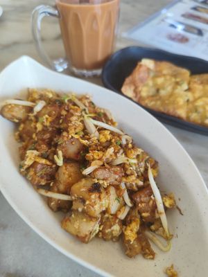 Carrot cake w/egg at Shan Vege Dimsum 膳济素食点心楼 in Johor Bahru