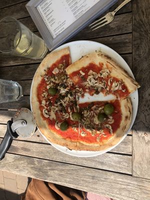 Pizza Funghi vegan  at Pizza Garten in Zingst