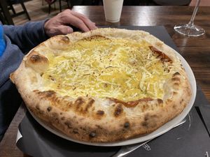 Pizza Fiocco vegan   at Sustable in Volla