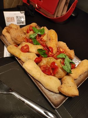 Straccetti di Pizza at Sustable in Volla