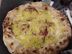 Pizza fiocco at Sustable in Volla