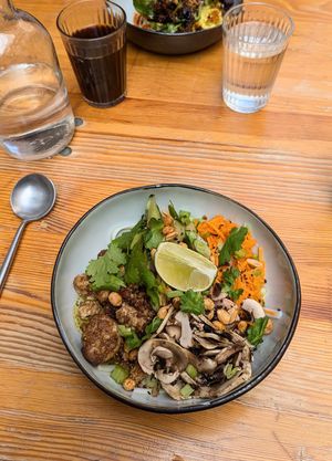 the cold thai bowl at BRÛLÉ in Toulouse