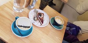 Cheesecake and coffee at BRÛLÉ in Toulouse