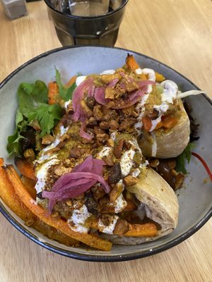 Pain pita   at BRÛLÉ in Toulouse