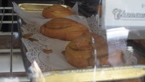 maple cinna rolls at Cinnamon Works in Seattle