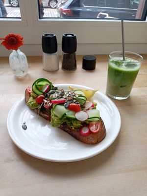 Vegan avocado sourdough bread & Matcha Latte (oat milk) at Marshall Street Coffee in Hamburg