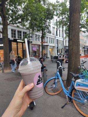 Blue magic at Joe & The Juice in Antwerpen