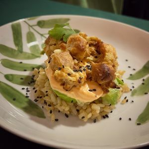 Vegan - Asiatic cauliflower on bed of rice & avocado -delicious at La Seda Veggie Kitchen Restaurante Vegetariano in Elche